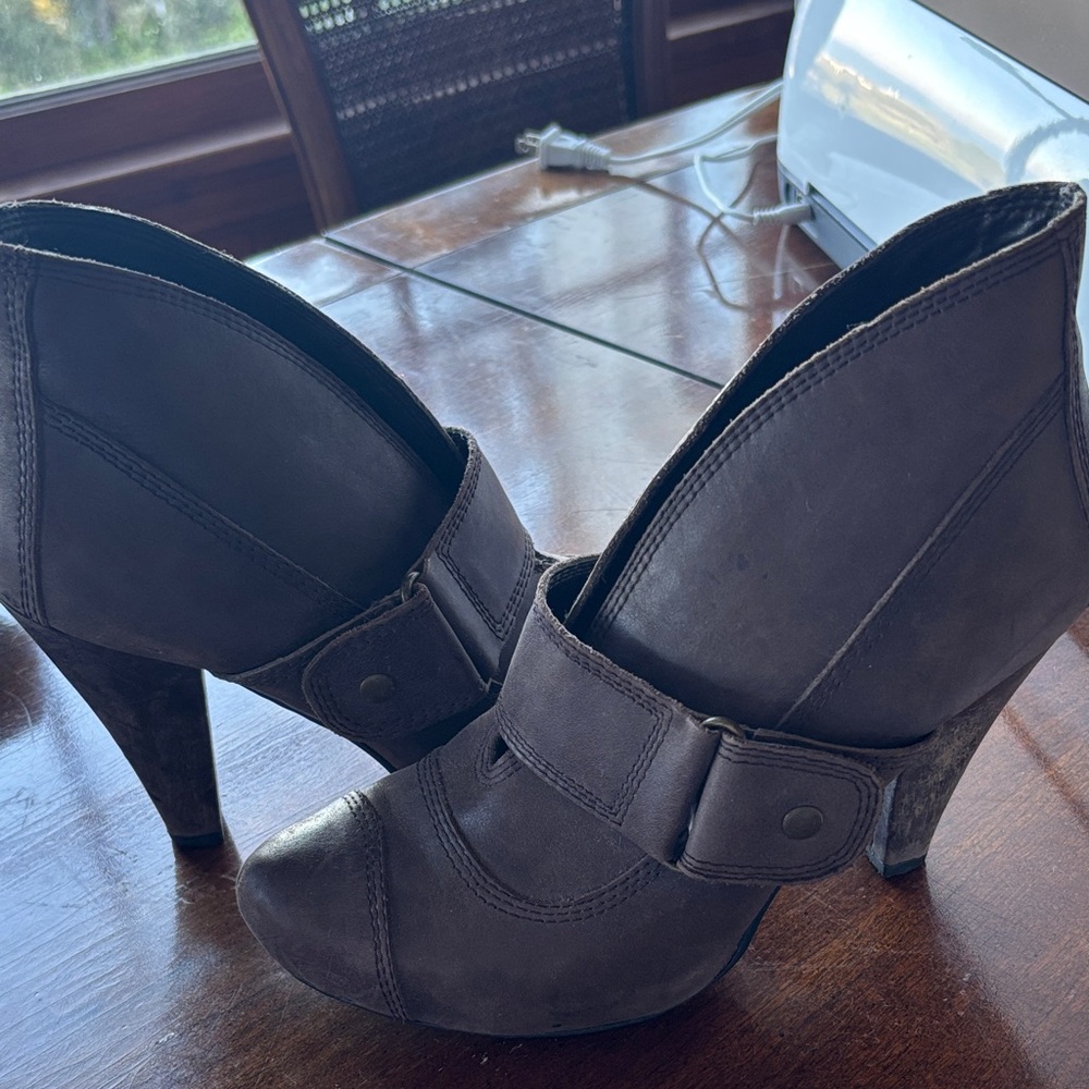 Women's Seychelles Gothic Brown Ankle Boots